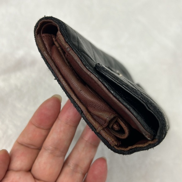 🖤Vtg CHANEL Lambskin Classic quilted flap wallet - Picture 4 of 17